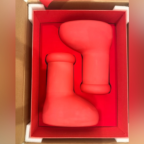 MSCHF Big Red Boot Sz 8 - Picture 2 of 3